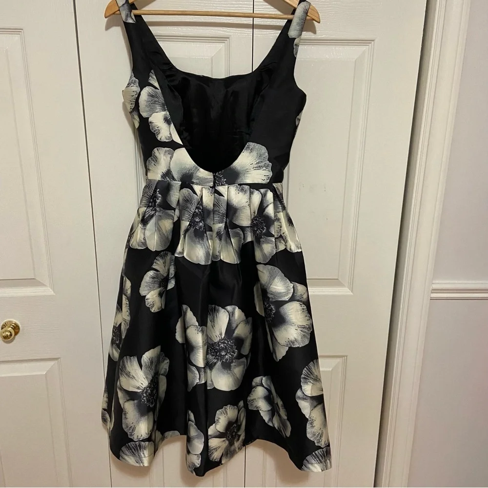 Chi Chi Black and White Pin Up 50s Floral Flare Crinoline Mini Dress Size 6 - Picture 7 of 11